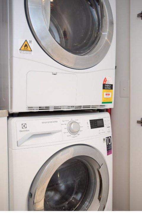 Unbridled City & River Views - Goulburn Accommodation 3