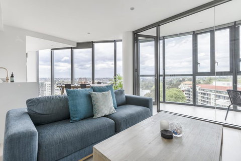 Unbridled City & River Views - Goulburn Accommodation 1