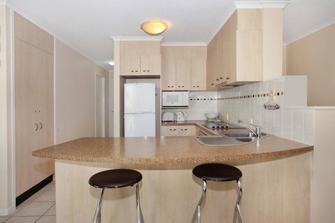 Unit 3, On The Park, 22 Frank Street Coolum Beach, 400 BOND, LINEN INCLUDED - Goulburn Accommodation 3