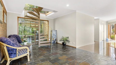 VIEWS AT MCCRAE..... - Goulburn Accommodation 3
