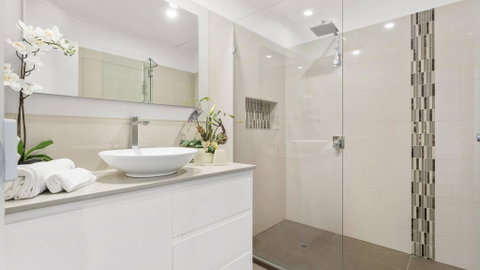 VIEWS AT MCCRAE..... - Goulburn Accommodation 0