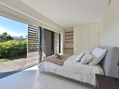 Villa Catania Waterside At Trinity Point - Goulburn Accommodation 1