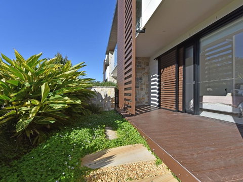 Villa Catania Waterside At Trinity Point - Goulburn Accommodation 2