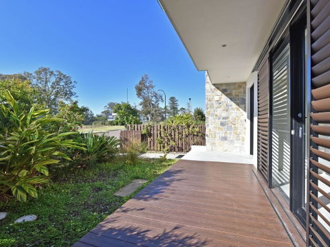 Villa Positano Waterside At Trinity Point - Goulburn Accommodation 2