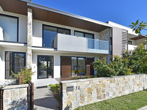 Villa Positano Waterside At Trinity Point - Goulburn Accommodation 0