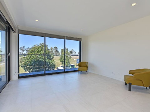 Villa Sorrento Waterside At Trinity Point - Goulburn Accommodation 3