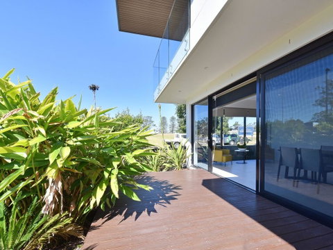 Villa Sorrento Waterside At Trinity Point - Goulburn Accommodation 2