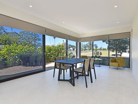 Villa Sorrento Waterside At Trinity Point - Goulburn Accommodation 1