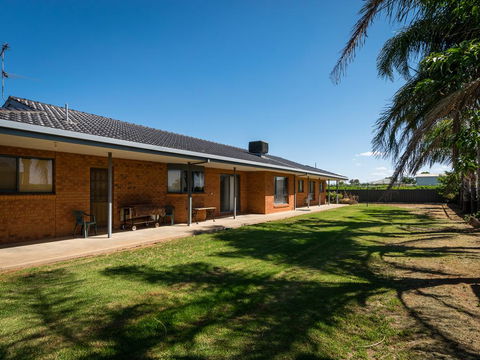 Vineyard Retreat Mildura - Goulburn Accommodation 2
