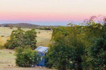 Walden Tiny House with Goulburn Accommodation