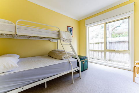 WALKIN' ON SUNSHINE - Goulburn Accommodation 1