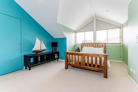WALKIN' ON SUNSHINE - Goulburn Accommodation 2