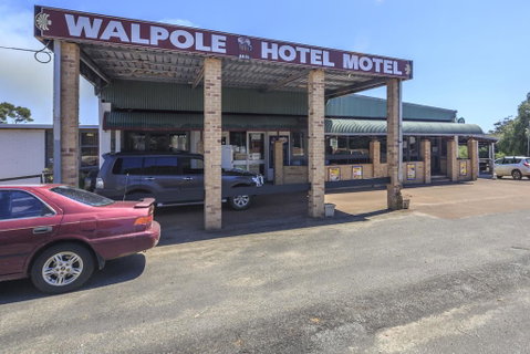 Walpole Hotel Motel - Goulburn Accommodation 1
