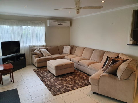 Ward Street Holiday House - Goulburn Accommodation 0