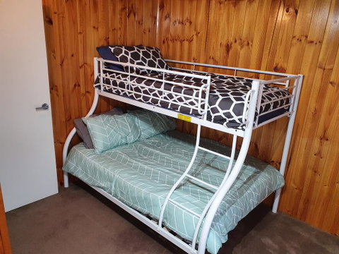 Ward Street Holiday House - Goulburn Accommodation 3