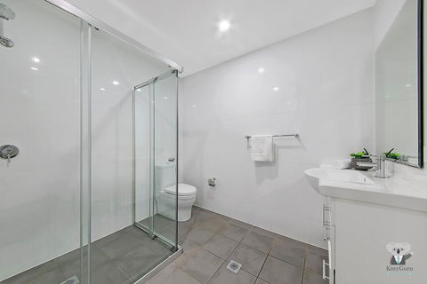 WARRICK FRAM 3 BEDS APT FREE PARKING WALK TO WESTFIELD CLOSE TO HOSPITAL NWF003 - Goulburn Accommodation 3