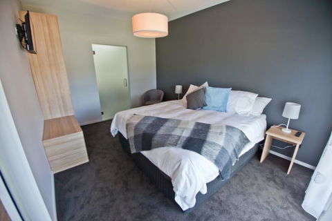 Waterfront Apartments - Goulburn Accommodation 3