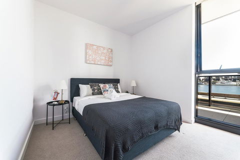Waterfront Apt On Mel Collins Street#3 - Goulburn Accommodation 3