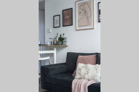 Waterfront Apt On Mel Collins Street#3 - Goulburn Accommodation 1