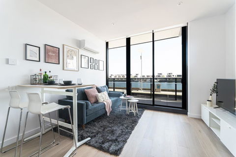 Waterfront Apt On Mel Collins Street#3 - Goulburn Accommodation 2
