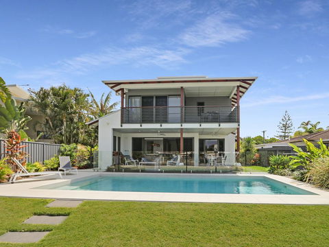 WATERFRONT HOME BORDERING MOOLOOLABA - Goulburn Accommodation 0