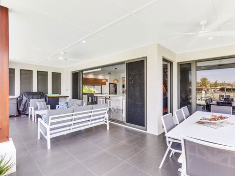 WATERFRONT HOME BORDERING MOOLOOLABA - Goulburn Accommodation 2
