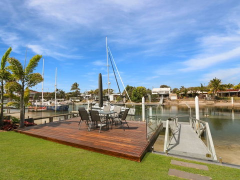 WATERFRONT HOME BORDERING MOOLOOLABA - Goulburn Accommodation 1