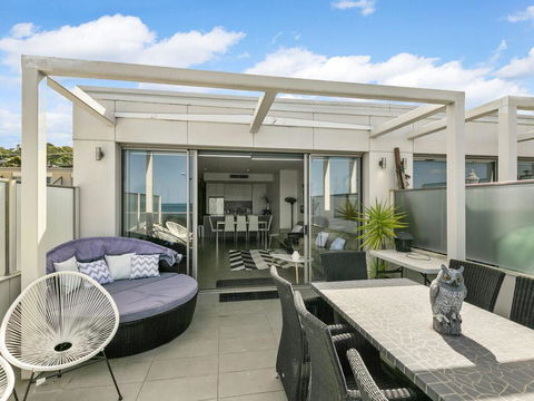 WATERFRONT THREE- In The Heart Of Lorne - Goulburn Accommodation 1