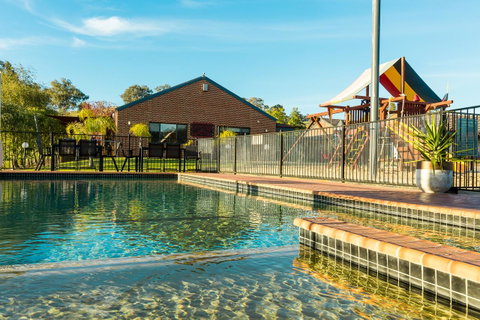 Blazing Stump Motel & Suites - Goulburn Accommodation 6