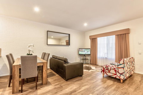 Blazing Stump Motel & Suites - Goulburn Accommodation 3