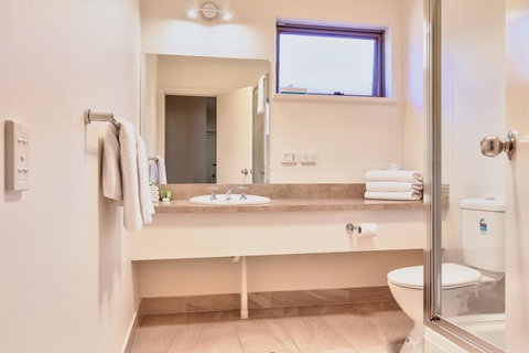 Blazing Stump Motel & Suites - Goulburn Accommodation 5