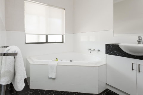 Blazing Stump Motel & Suites - Goulburn Accommodation 33