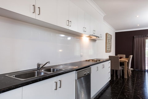 Blazing Stump Motel & Suites - Goulburn Accommodation 31