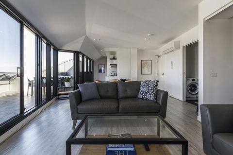 Flinders Luxury Penthouse - Goulburn Accommodation 2
