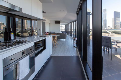 Flinders Luxury Penthouse - Goulburn Accommodation 15