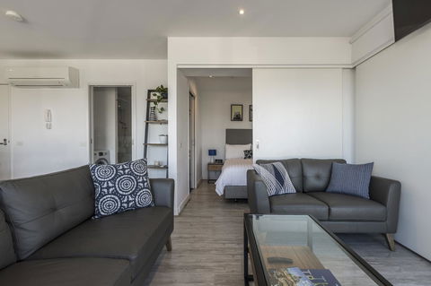 Flinders Luxury Penthouse - Goulburn Accommodation 5