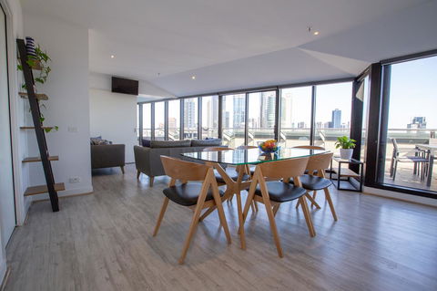 Flinders Luxury Penthouse - Goulburn Accommodation 0