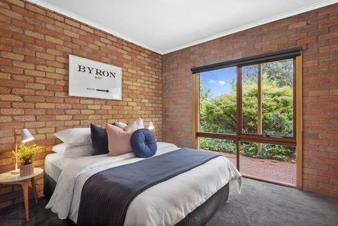 The Perfect Zone- SLEEPS 12 - Goulburn Accommodation 13