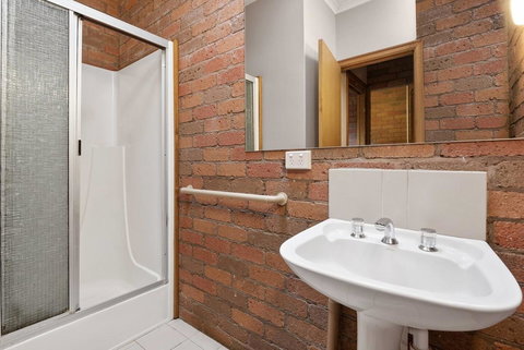 The Perfect Zone- SLEEPS 12 - Goulburn Accommodation 8