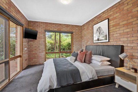 The Perfect Zone- SLEEPS 12 - Goulburn Accommodation 16