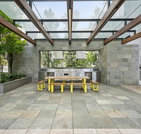 Complete Host Manhattan Apartments - Goulburn Accommodation