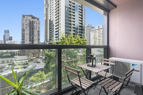 Complete Host Manhattan Apartments - Goulburn Accommodation 7