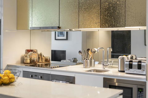 Complete Host Manhattan Apartments - Goulburn Accommodation 12