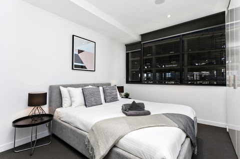 Complete Host Manhattan Apartments - Goulburn Accommodation 24