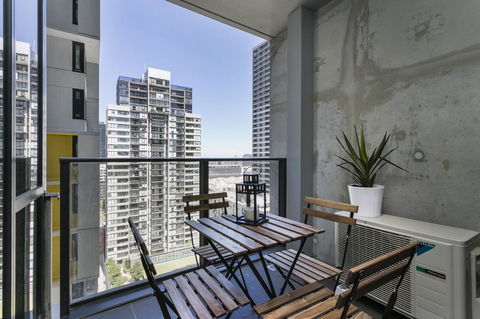Complete Host Manhattan Apartments - Goulburn Accommodation 17