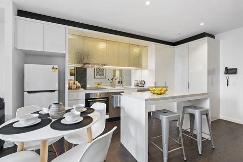 Complete Host Manhattan Apartments - Goulburn Accommodation 6