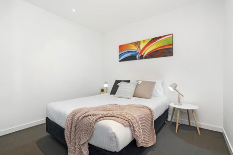 Complete Host Manhattan Apartments - Goulburn Accommodation 3