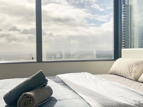 CBD Spacious 3 Bedrooms-Breathtaking View Gym Pool - Goulburn Accommodation 24