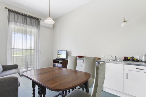 The Riversleigh - Goulburn Accommodation 26