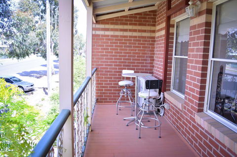 Turner Terrace - Goulburn Accommodation 3
